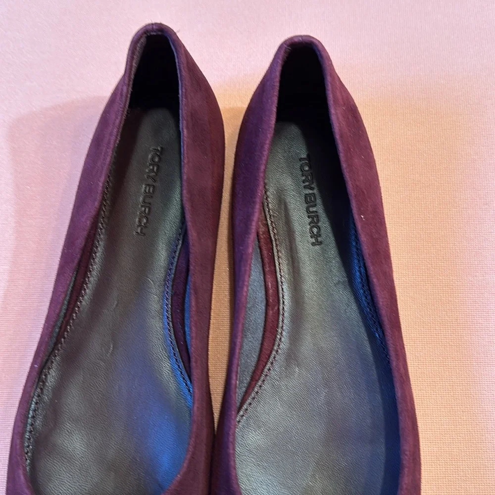 New Tory Burch Suede Flat Shoes. Size 6.